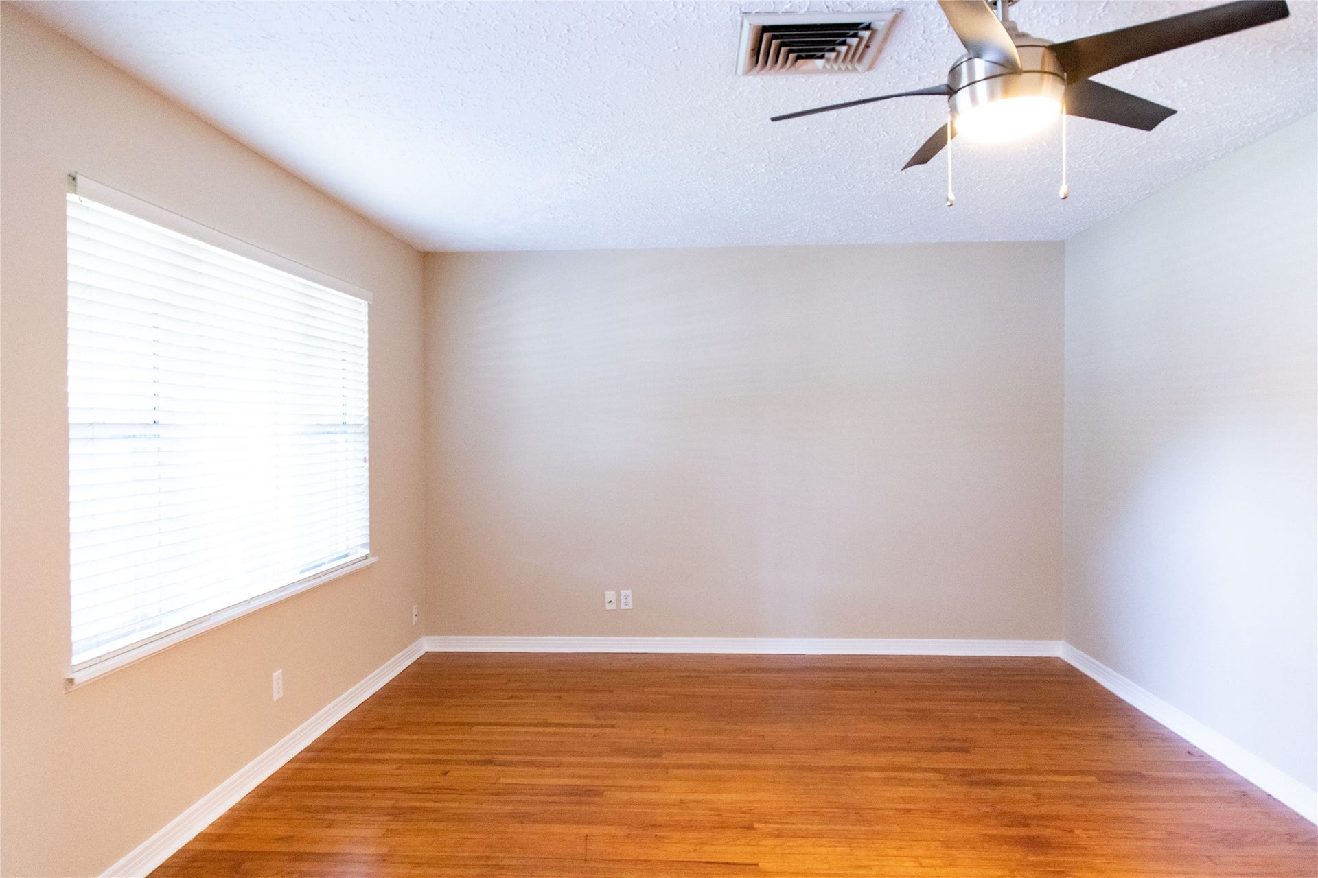 4013 Woodfin Street, Houston, TX 77025 4013 Woodfin Street, Houston, TX 77025