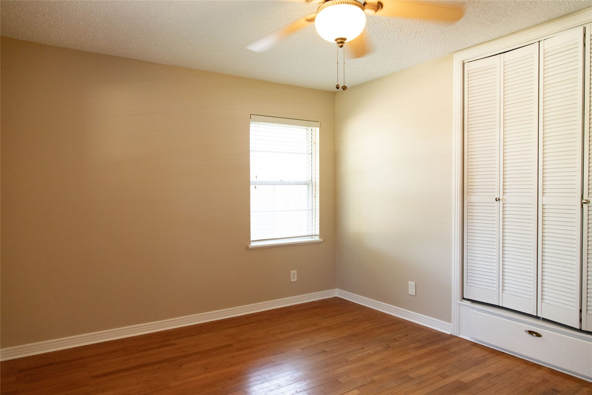 4013 Woodfin Street, Houston, TX 77025 4013 Woodfin Street, Houston, TX 77025