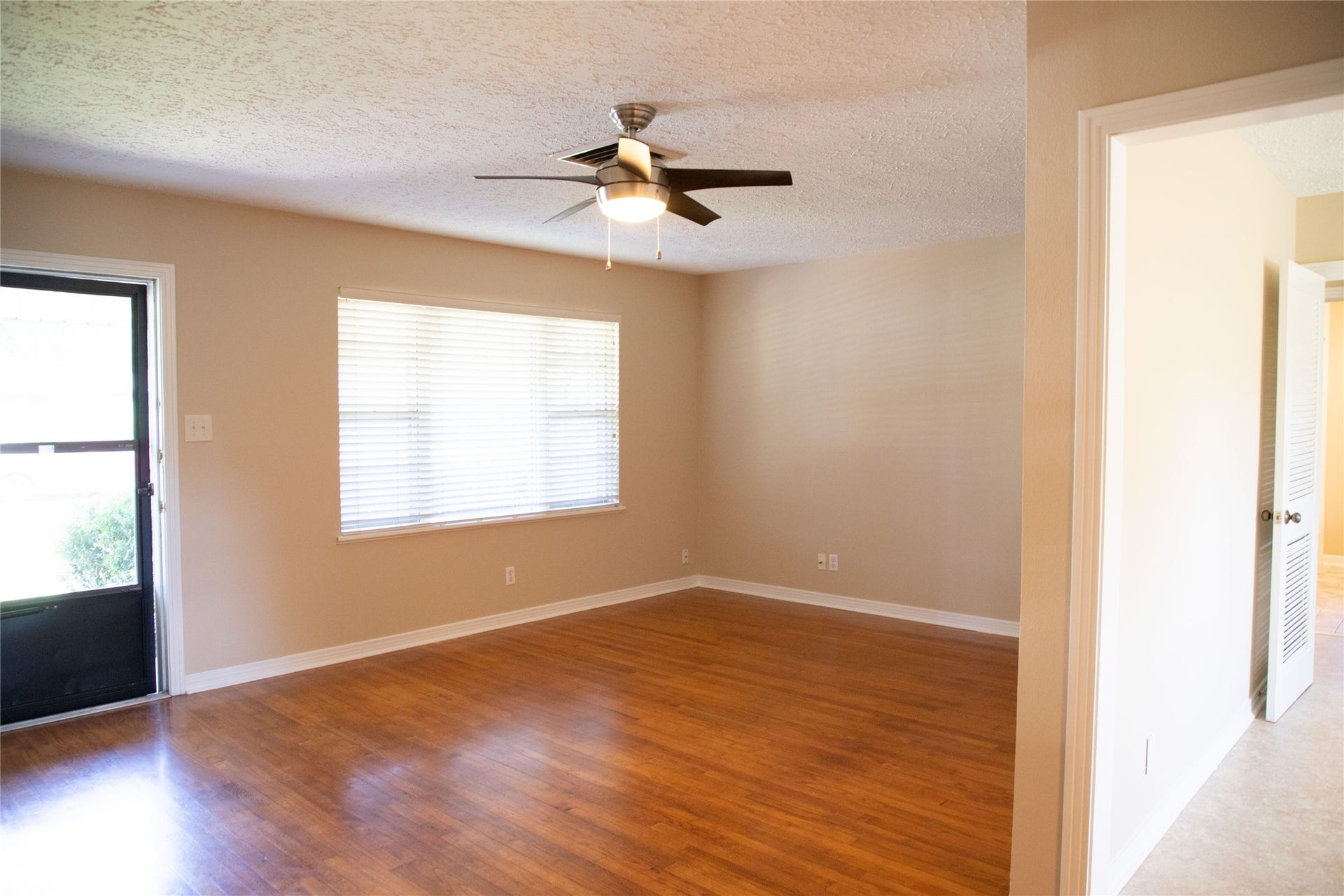 4013 Woodfin Street, Houston, TX 77025 4013 Woodfin Street, Houston, TX 77025