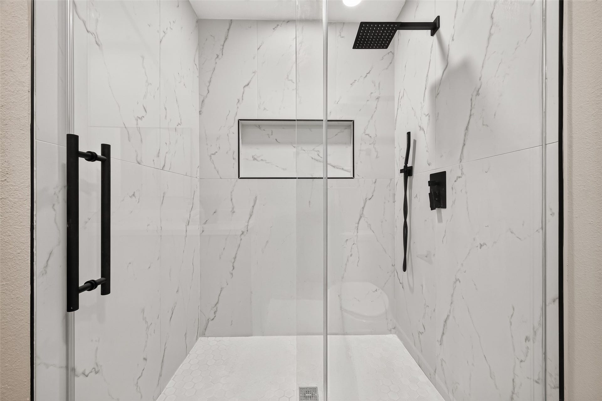 Spacious 2nd bath with all new modern finishes, floor to ceiling tiled standing shower