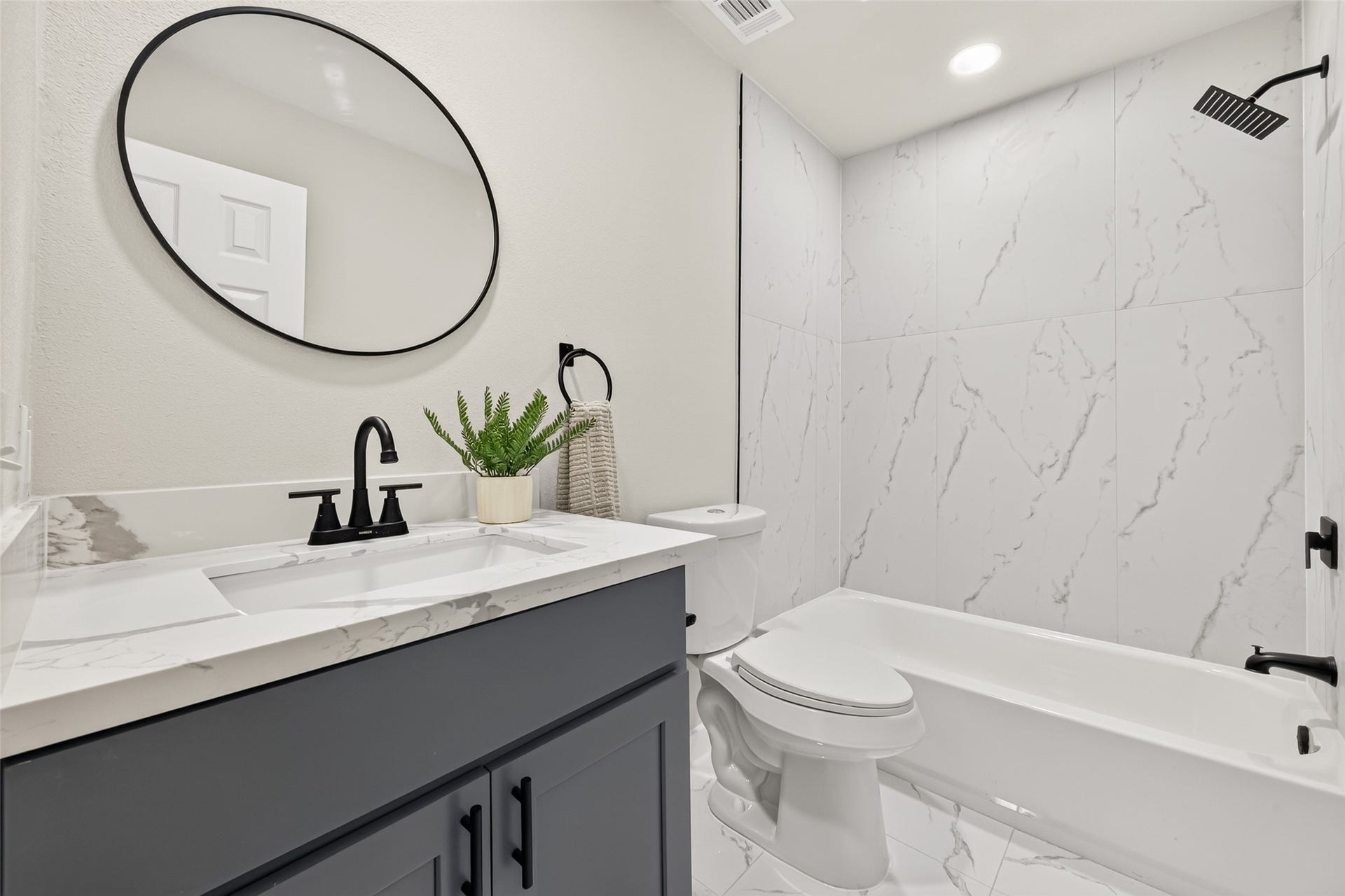 Stylish bathroom on 1st floor