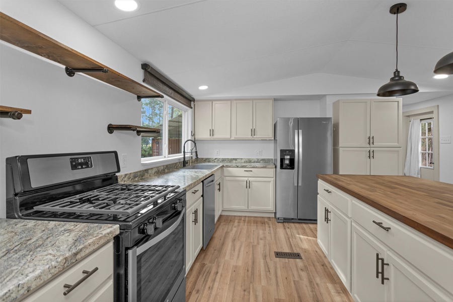 Property photo for 5500 Penny Rd, Cleveland, TX