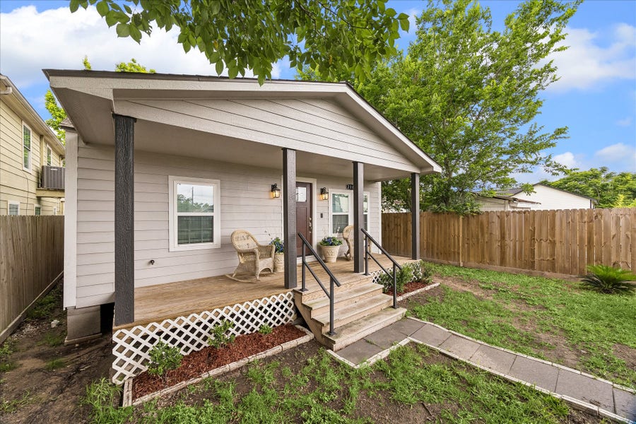 Property photo for 216 E 32nd Street, Houston, TX