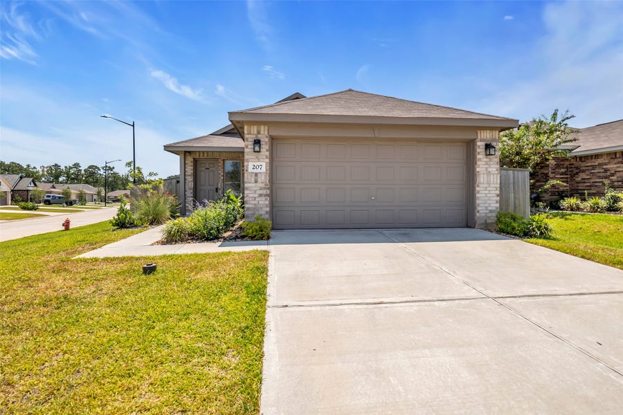 Property photo for 207 River Grove Court, Willis, TX