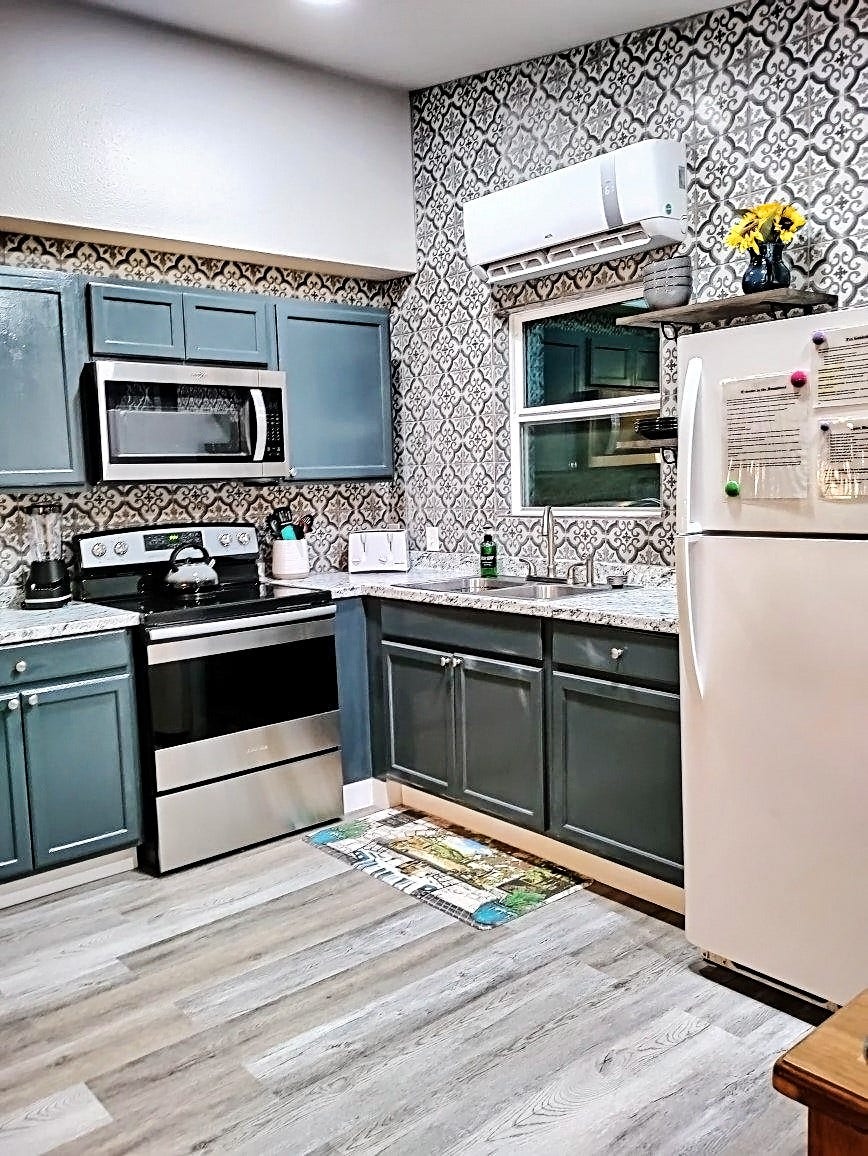 4507 W Bayshore Drive, Bacliff, TX 77518 4507 W Bayshore Drive, Bacliff, TX 77518