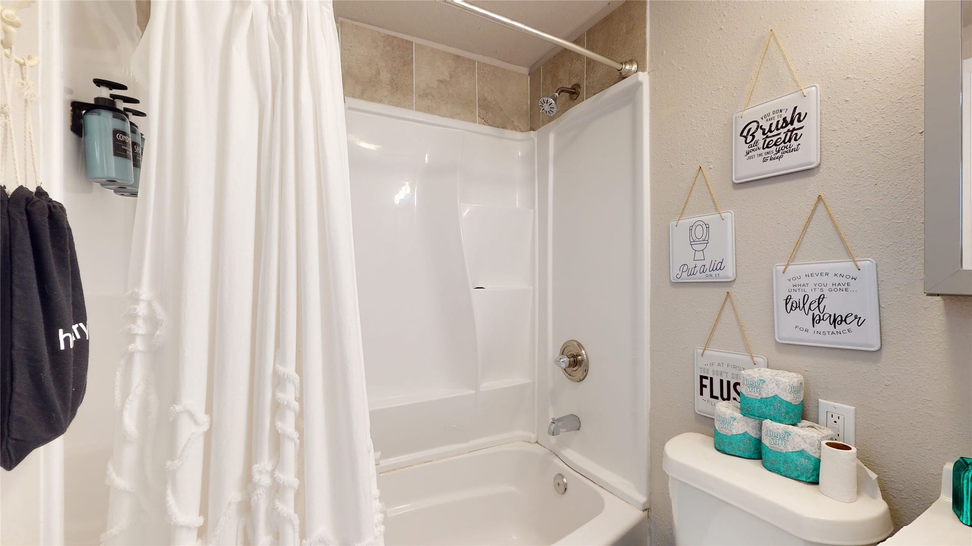 4507 W Bayshore Drive, Bacliff, TX 77518 4507 W Bayshore Drive, Bacliff, TX 77518