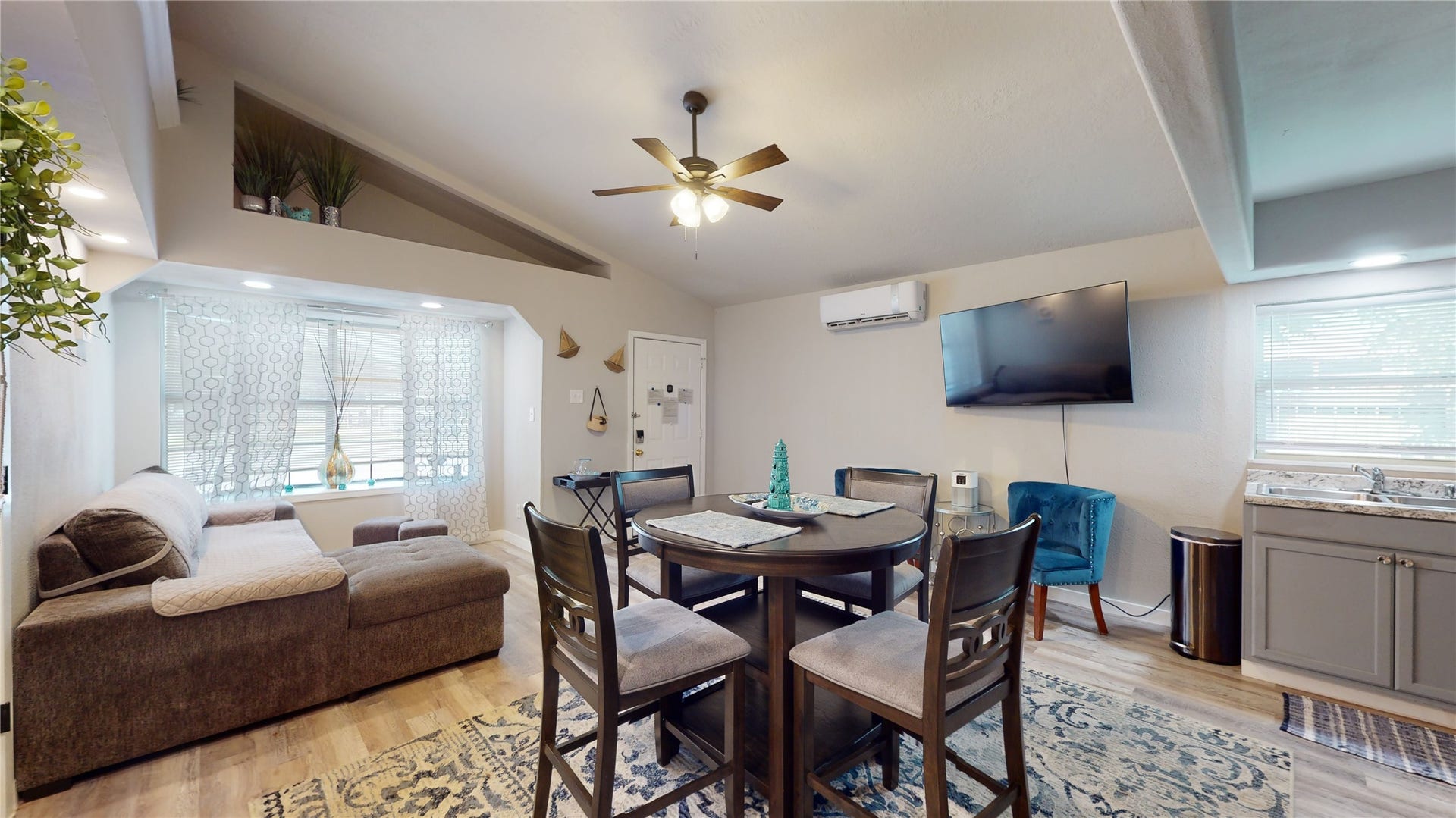 4507 W Bayshore Drive, Bacliff, TX 77518 4507 W Bayshore Drive, Bacliff, TX 77518