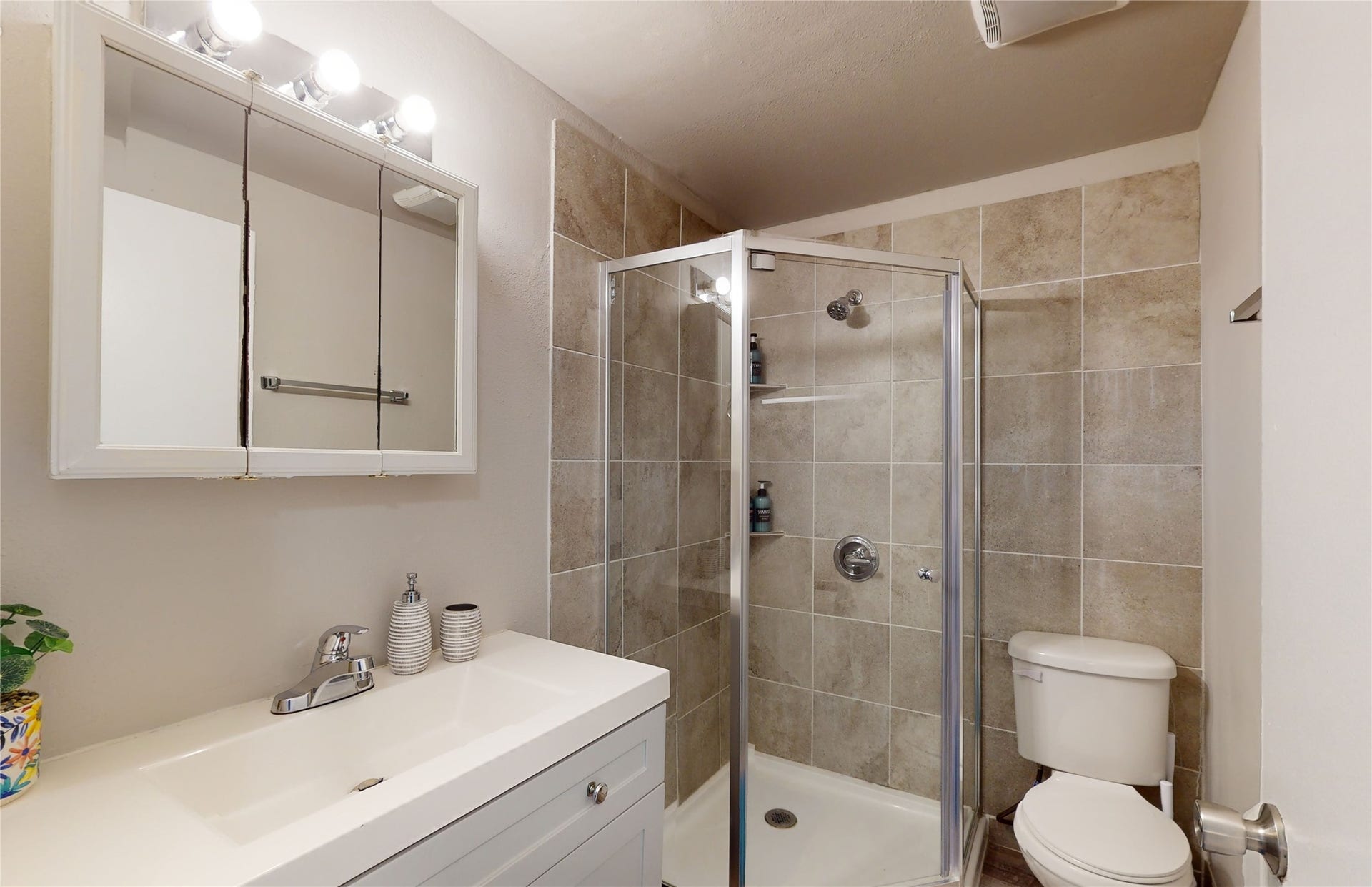 4507 W Bayshore Drive, Bacliff, TX 77518 4507 W Bayshore Drive, Bacliff, TX 77518