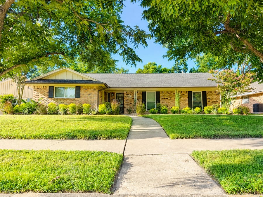 Property photo for 1810 Droxford Drive, Houston, TX