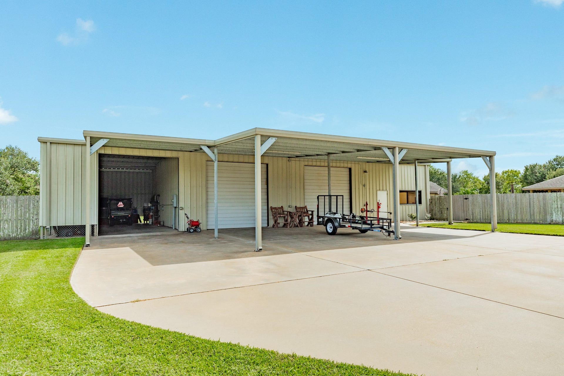 16337 County Road 171, Danbury, TX 77534 2,400 sq. ft. metal building with a 5 ton HVAC, along with 800ft lean for RV storage and extended front awnings (both with LED lighting).
