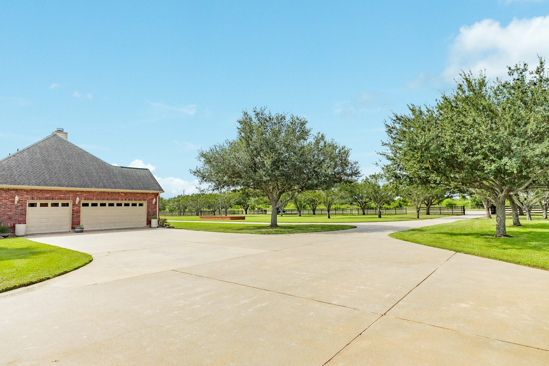 16337 County Road 171, Danbury, TX 77534 An oversized attached 3-car garage with automatic openers provides generous parking and storage.