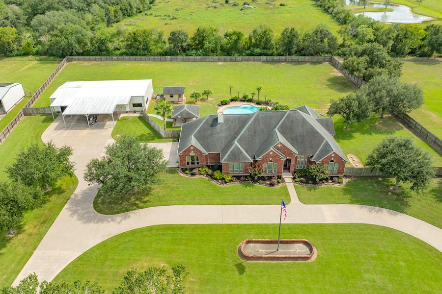 Property photo for 16337 County Road 171, Danbury, TX