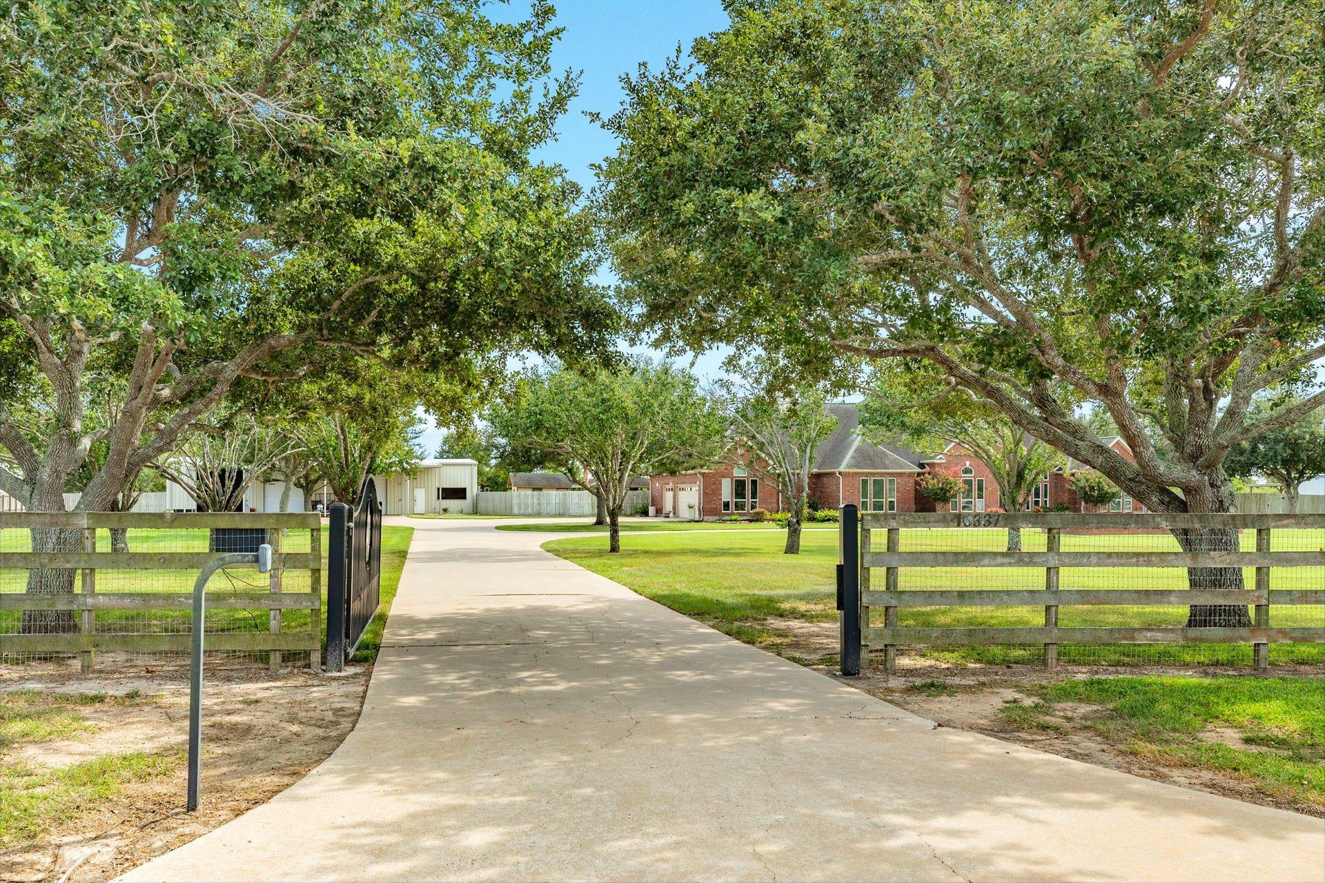 16337 County Road 171, Danbury, TX 77534 Automated gated entry leading to the circle driveway.
