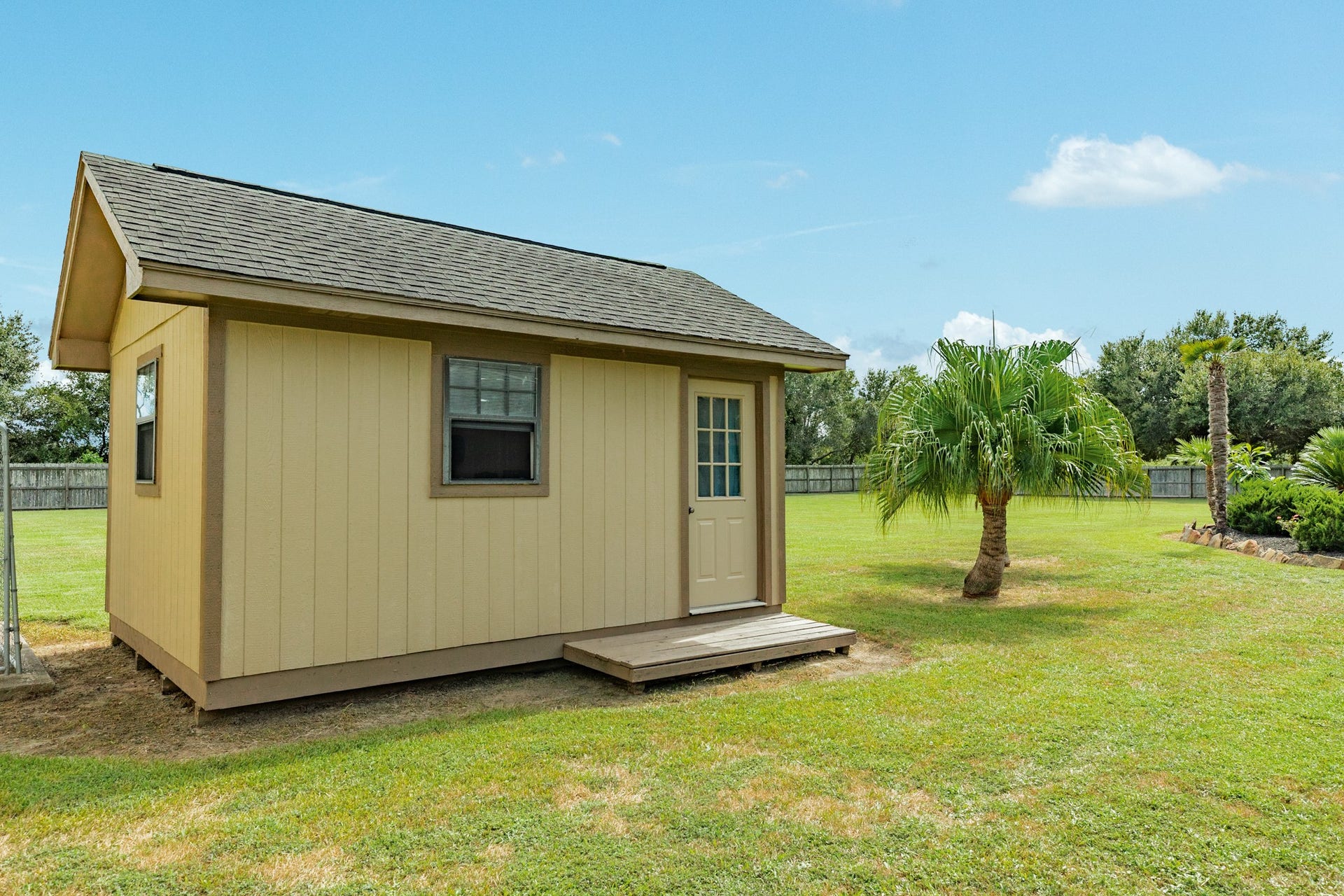 16337 County Road 171, Danbury, TX 77534 A dedicated pool house provides convenient storage while keeping all poop equipment neatly housed and easily accessible.