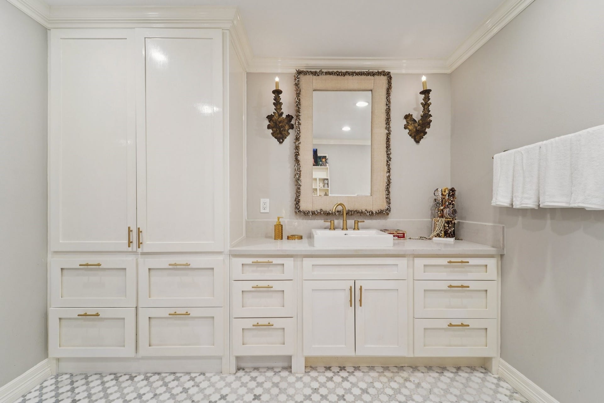 11403 Holidan Way, Hedwig Village, TX 77024
