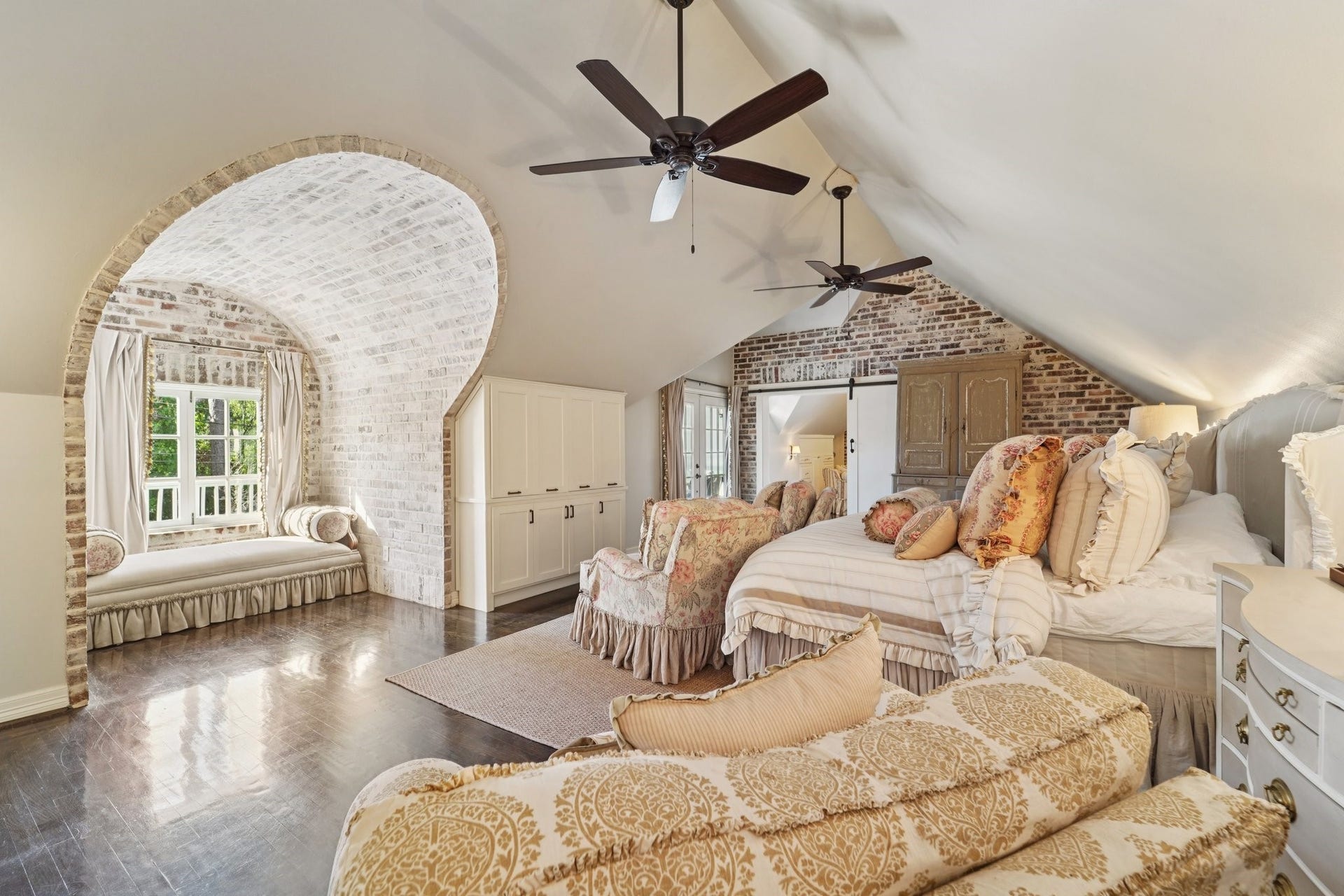 11403 Holidan Way, Hedwig Village, TX 77024