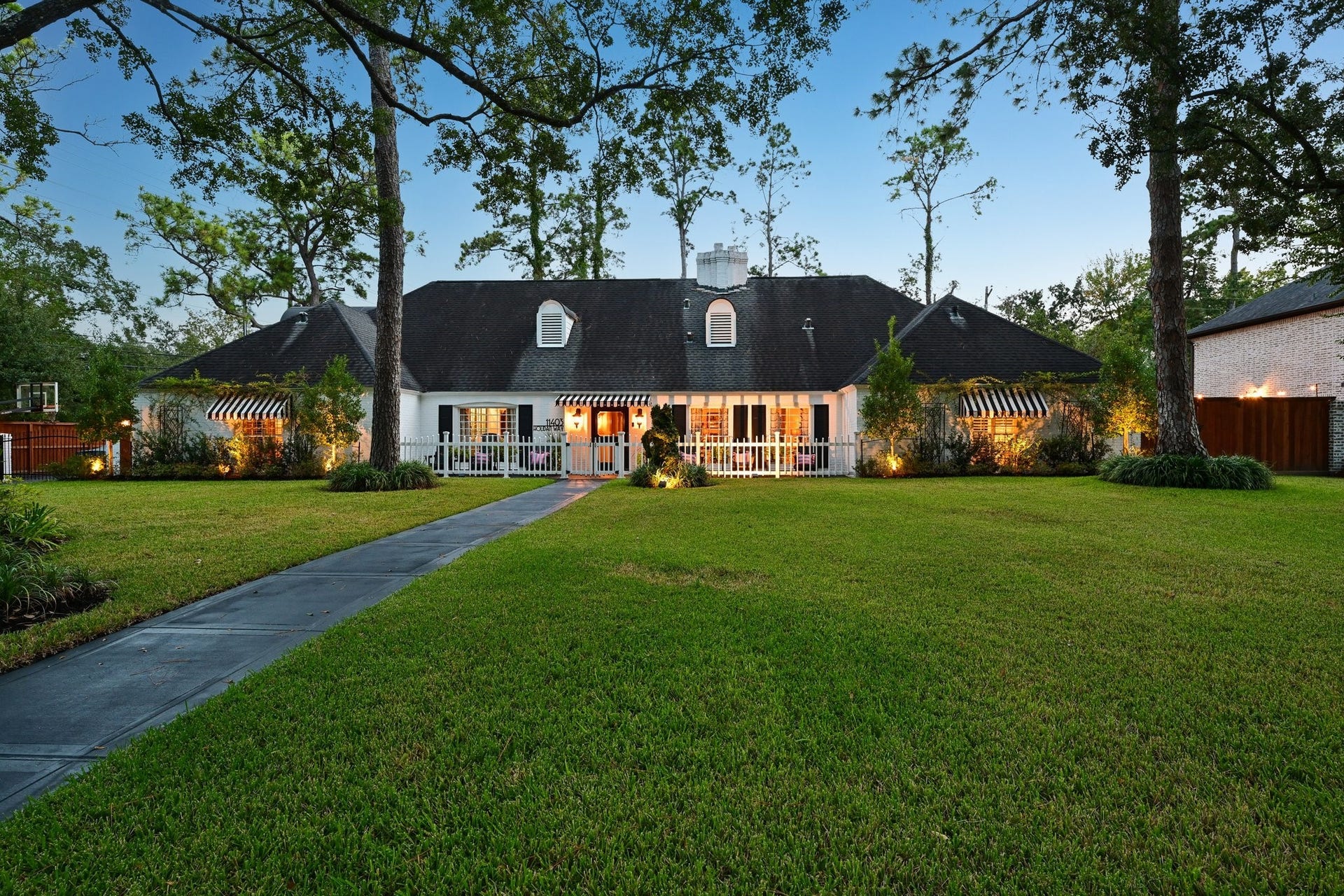 11403 Holidan Way, Hedwig Village, TX 77024