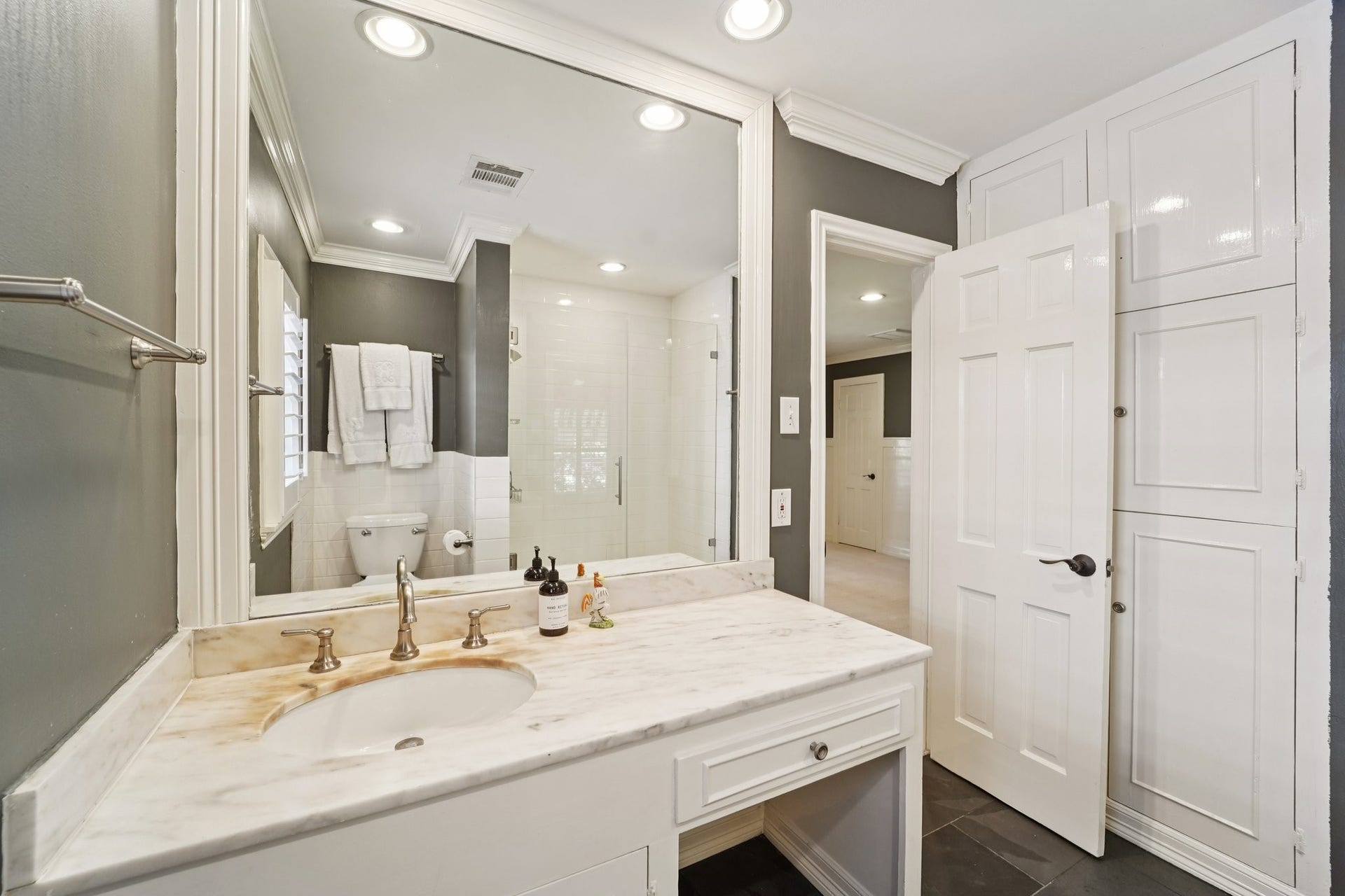 11403 Holidan Way, Hedwig Village, TX 77024