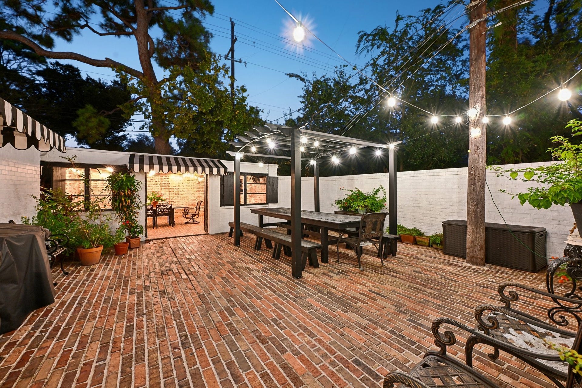 11403 Holidan Way, Hedwig Village, TX 77024