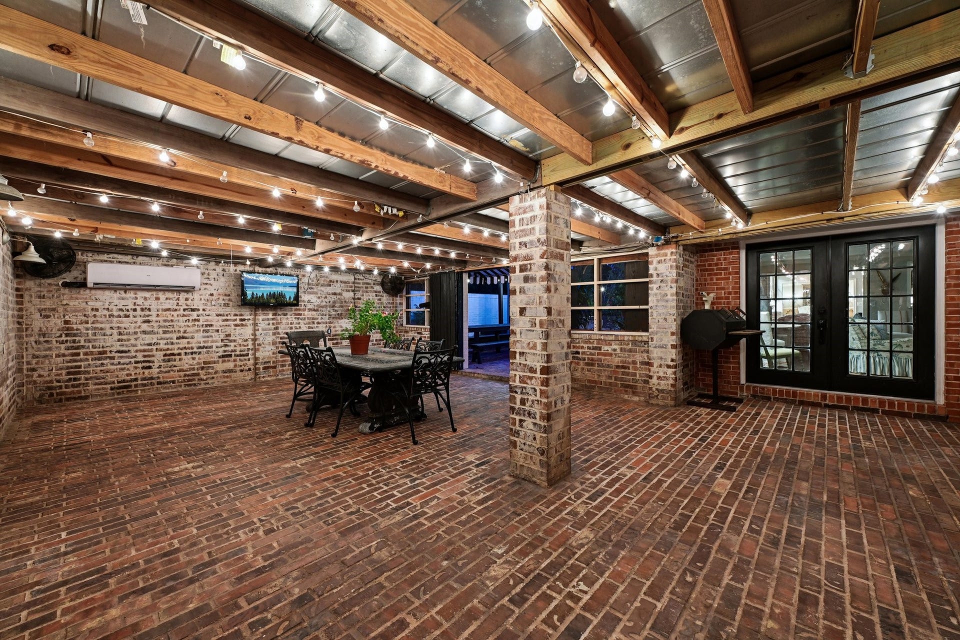 11403 Holidan Way, Hedwig Village, TX 77024