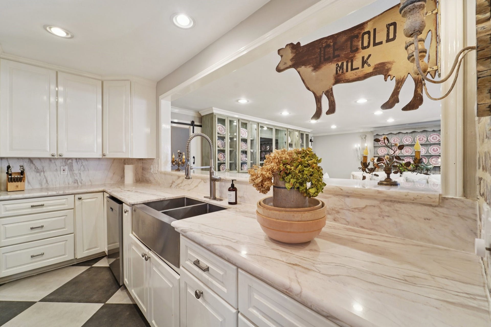 11403 Holidan Way, Hedwig Village, TX 77024