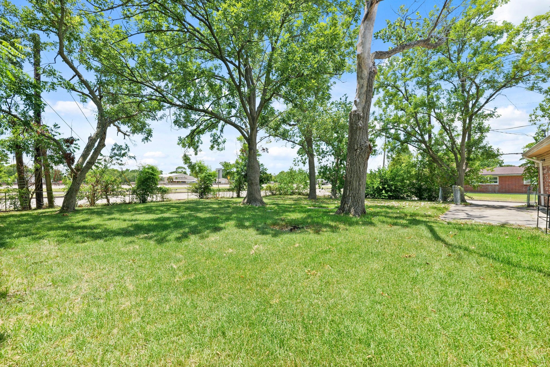515 Lloyd Lane, Baytown, TX 77521
