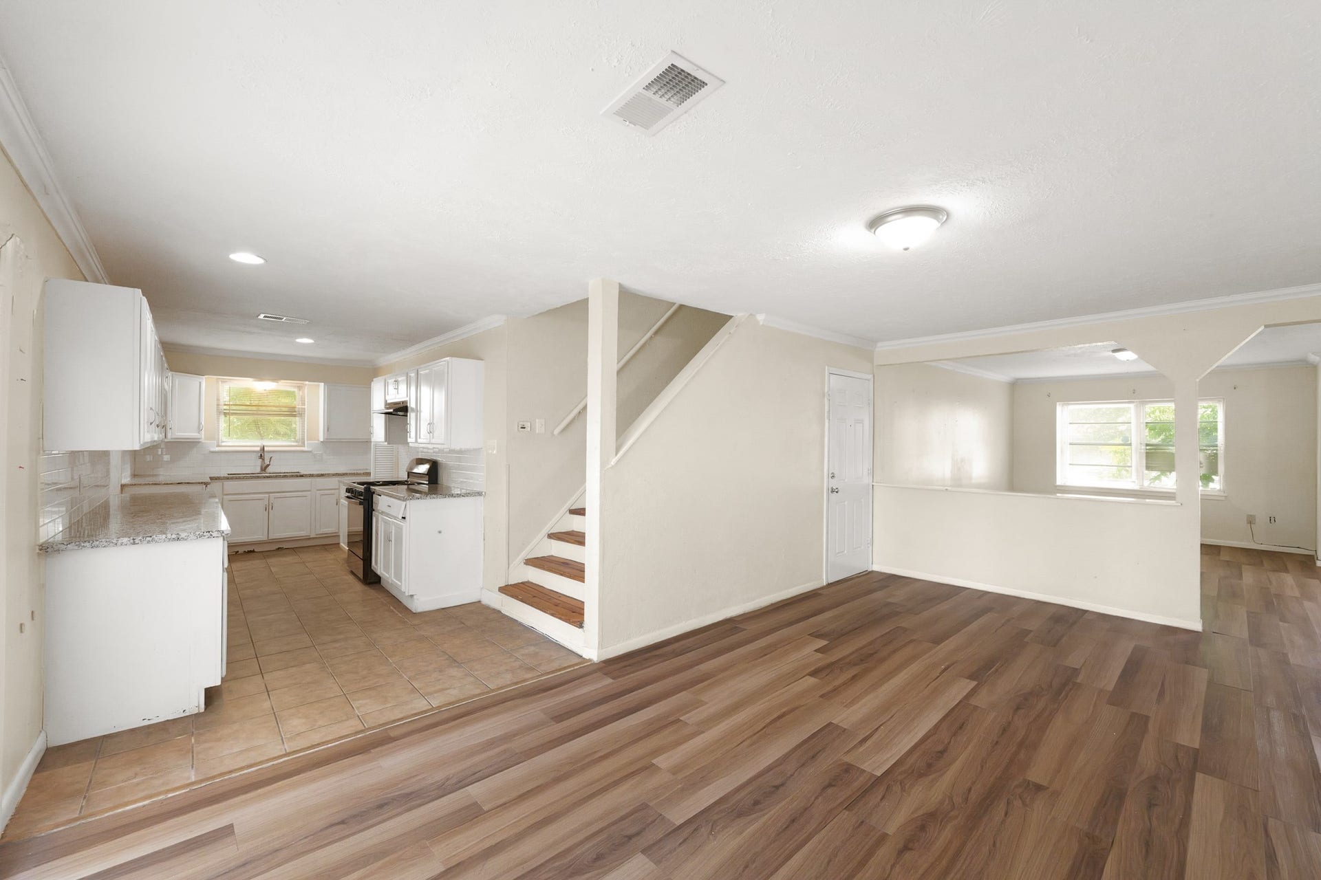 515 Lloyd Lane, Baytown, TX 77521