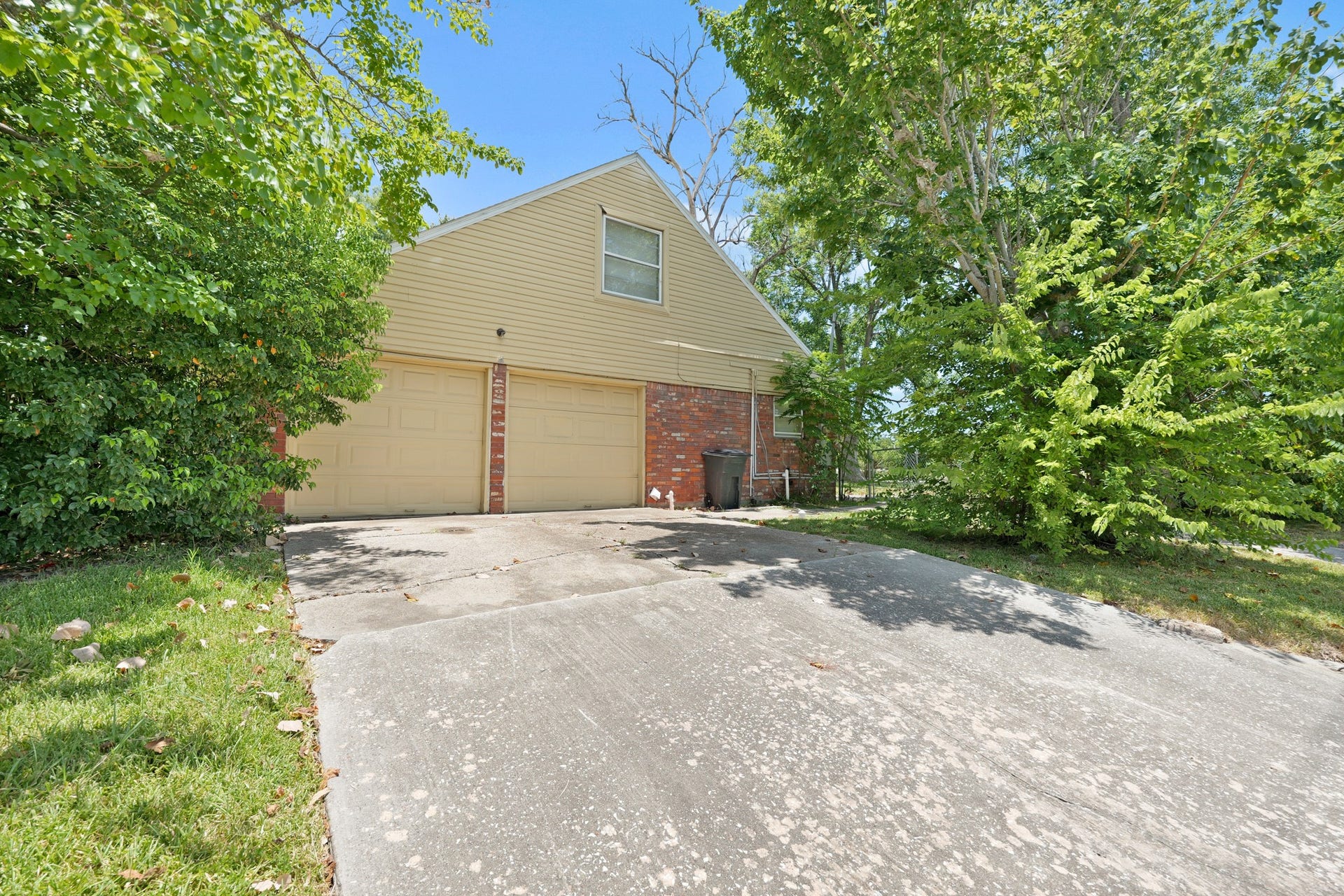 515 Lloyd Lane, Baytown, TX 77521