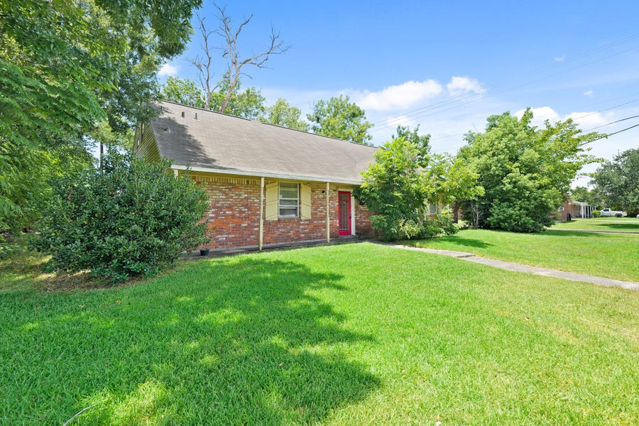Property photo for 515 Lloyd Lane, Baytown, TX