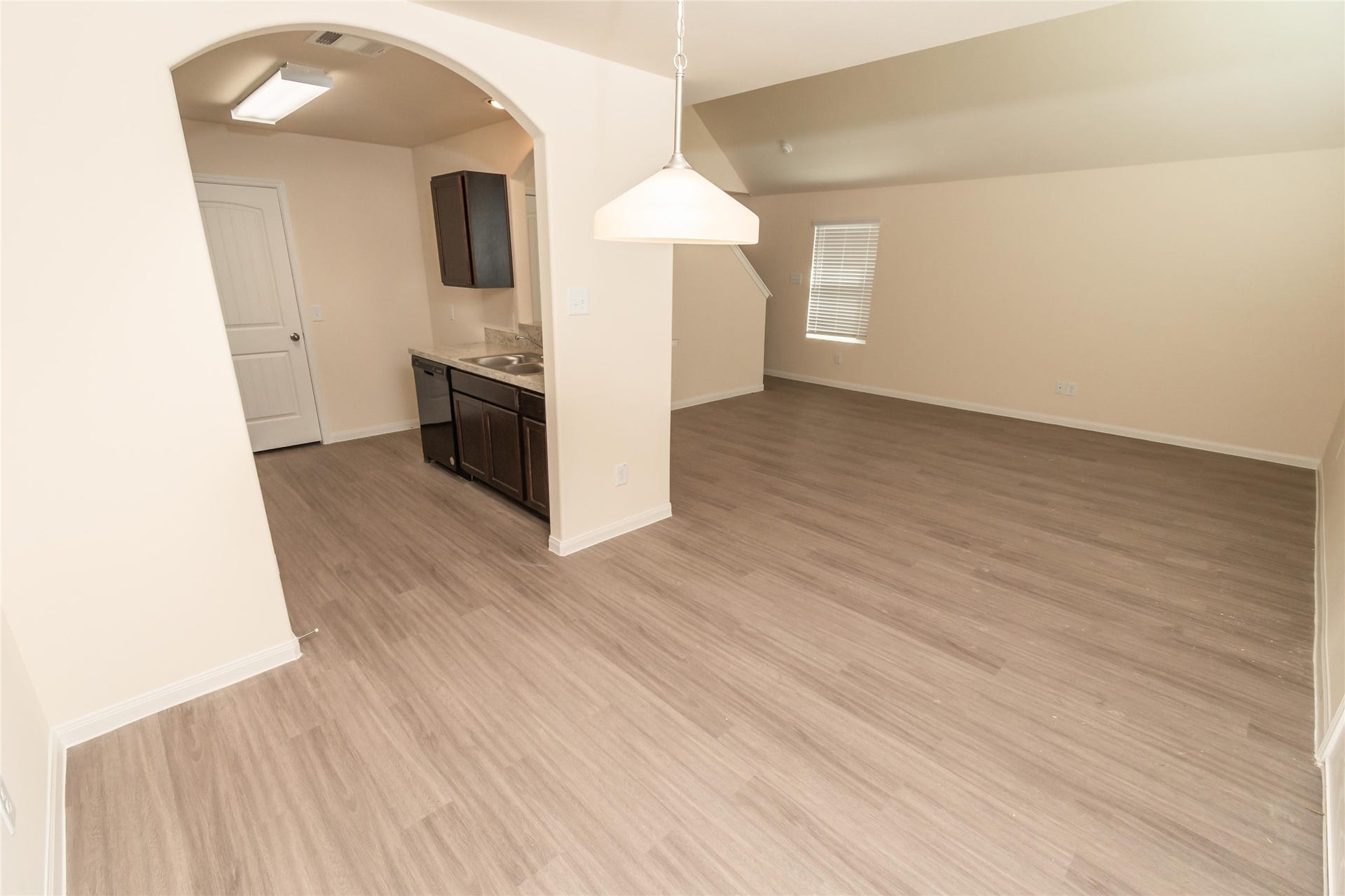 3947 Richey Silver Road, Houston, TX 77014 Photos may be representative of the floor plan and not the exact home. Finishes, layout, and features of the actual property for lease may vary.
