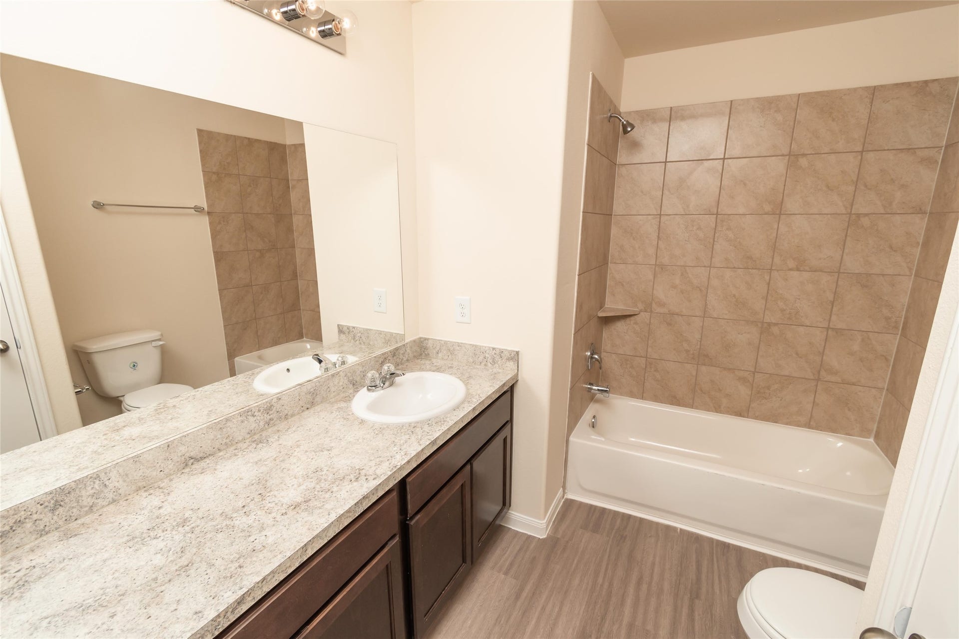 3947 Richey Silver Road, Houston, TX 77014 Photos may be representative of the floor plan and not the exact home. Finishes, layout, and features of the actual property for lease may vary.
