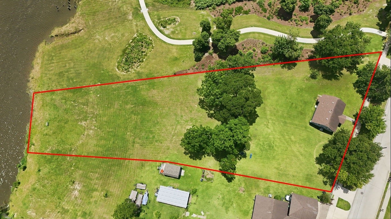 7912 Brays Street, Houston, TX 77012 7912 Brays Street, Houston, TX 77012