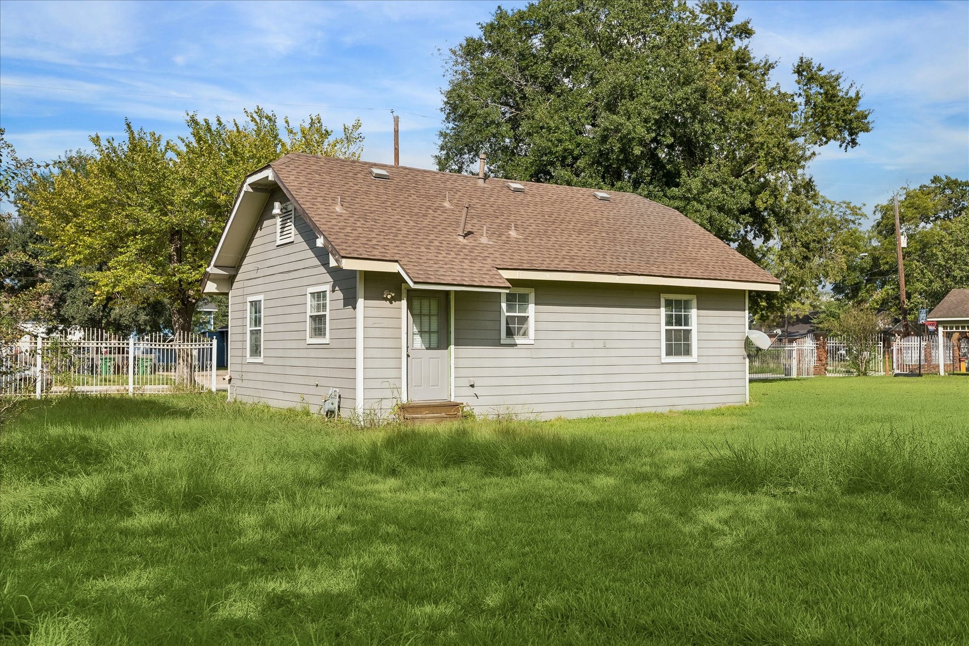 7912 Brays Street, Houston, TX 77012 7912 Brays Street, Houston, TX 77012
