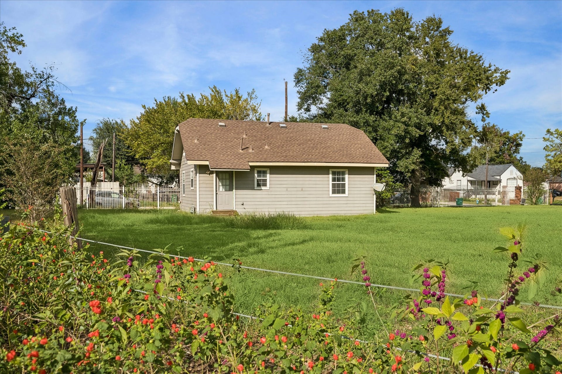 7912 Brays Street, Houston, TX 77012 7912 Brays Street, Houston, TX 77012