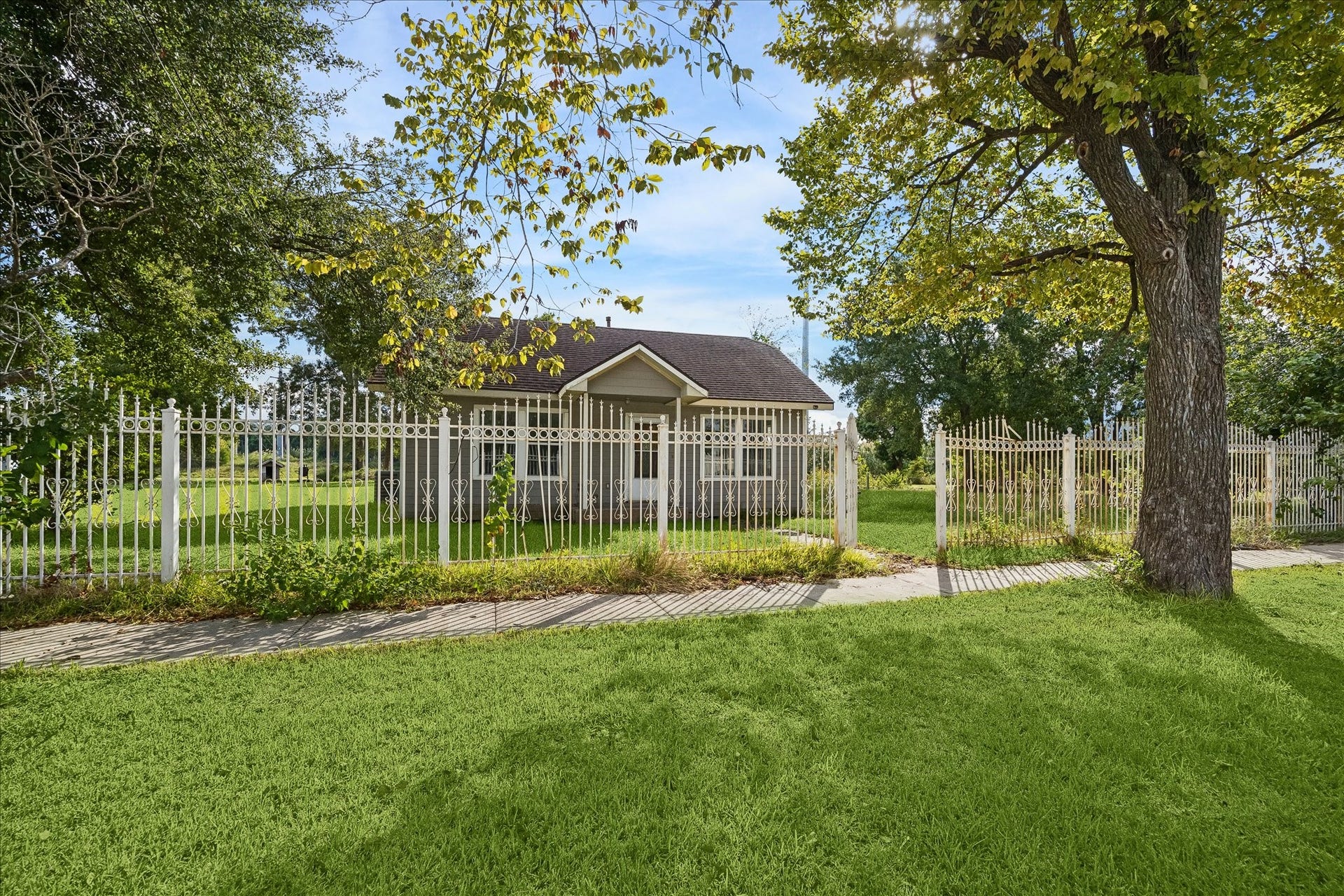 7912 Brays Street, Houston, TX 77012 7912 Brays Street, Houston, TX 77012