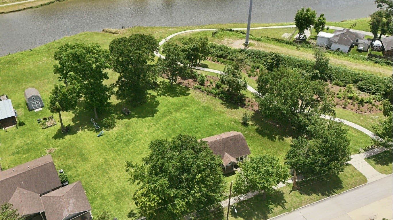 7912 Brays Street, Houston, TX 77012 7912 Brays Street, Houston, TX 77012