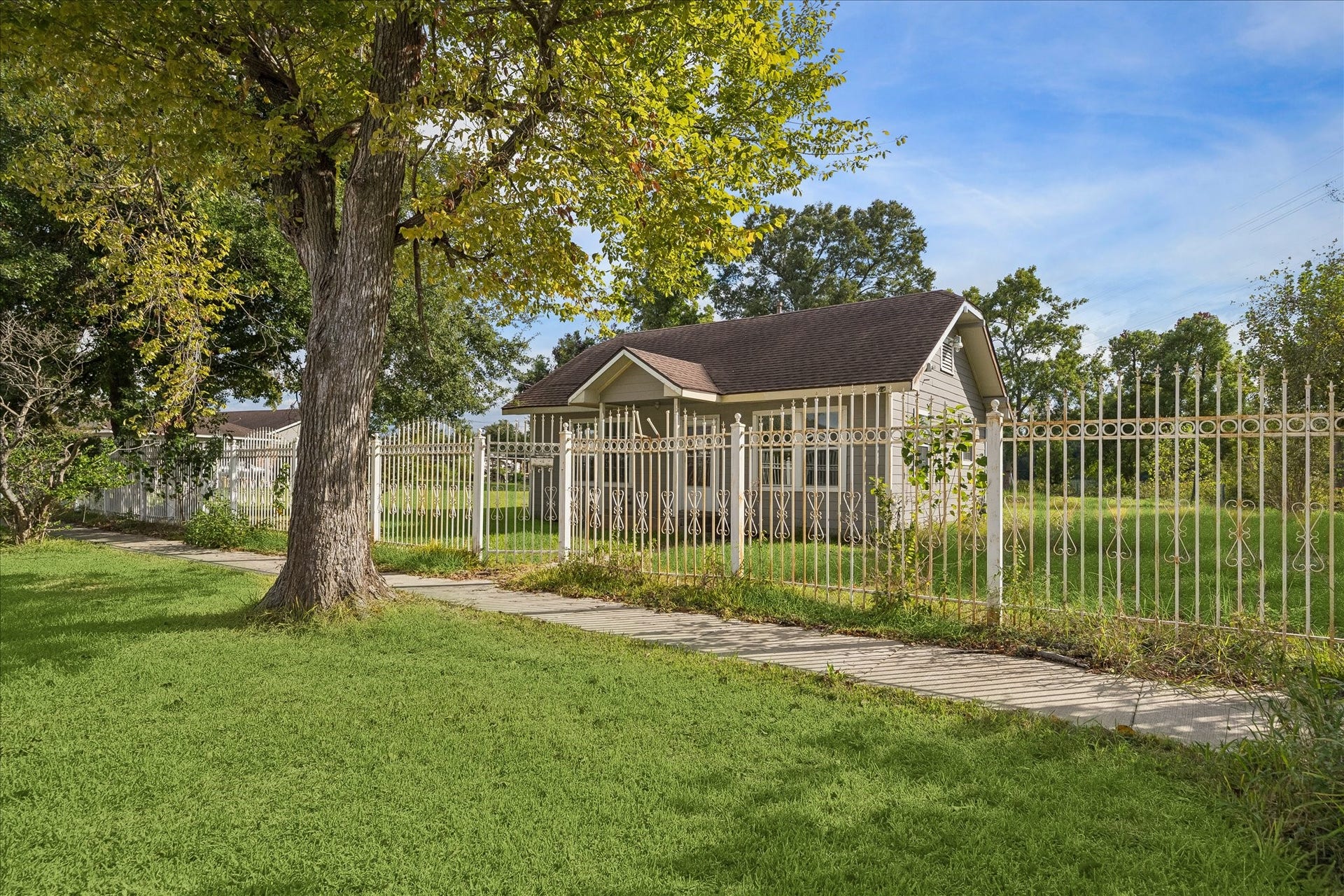 7912 Brays Street, Houston, TX 77012 7912 Brays Street, Houston, TX 77012