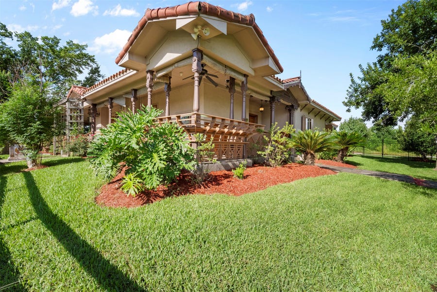 Property photo for 6962 Amie Lane, Pearland, TX