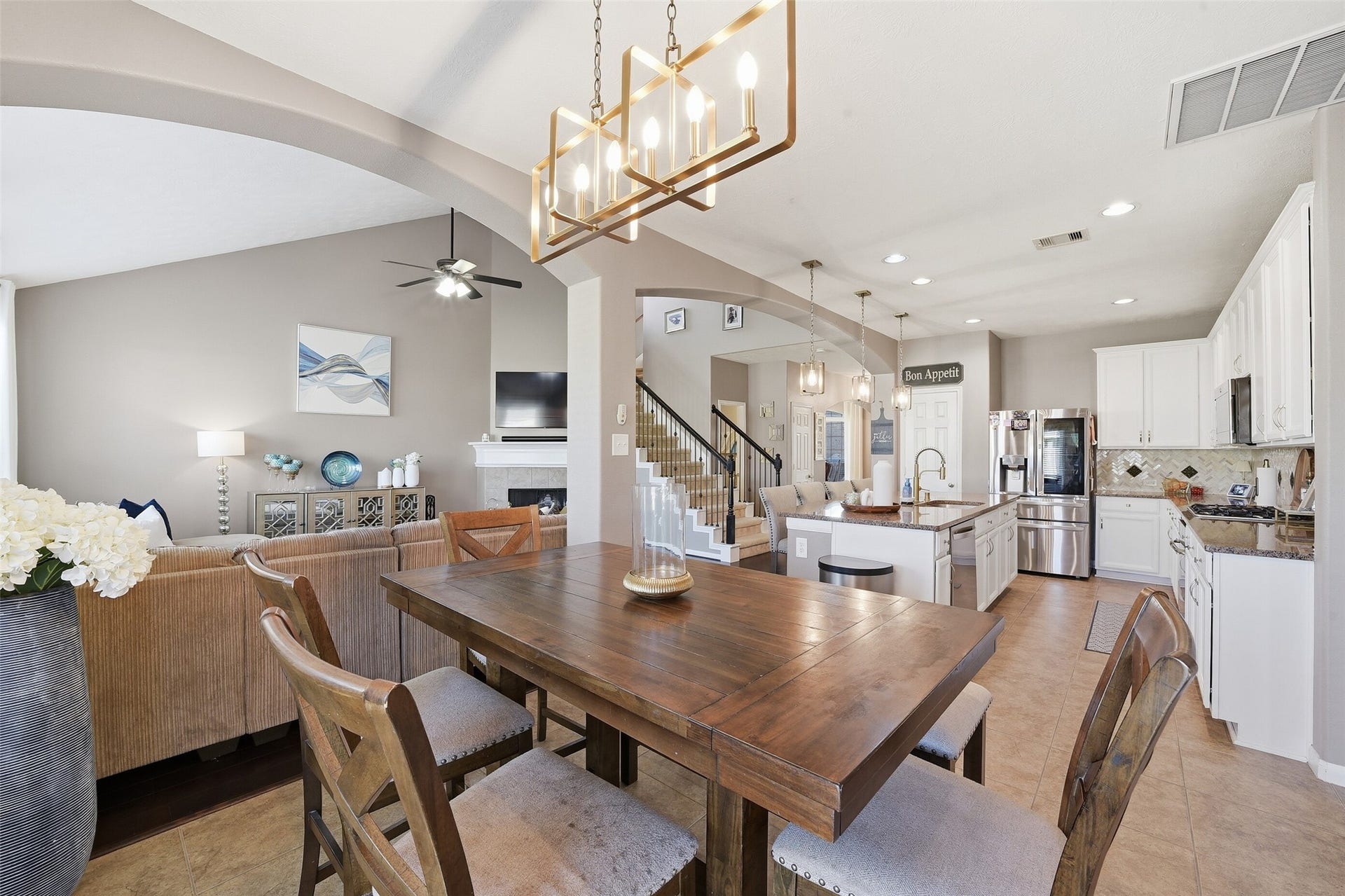 Perfect for entertaining, this breakfast nook is large enough to be a dining room AND it's open to the kitchen & family rooms!