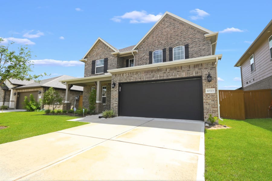 Property photo for 10723 Cliffs View Drive, Rosharon, TX