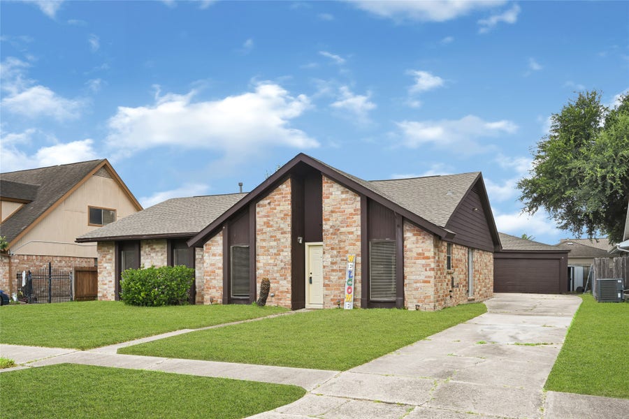 Property photo for 10127 Sagegate Drive, Houston, TX