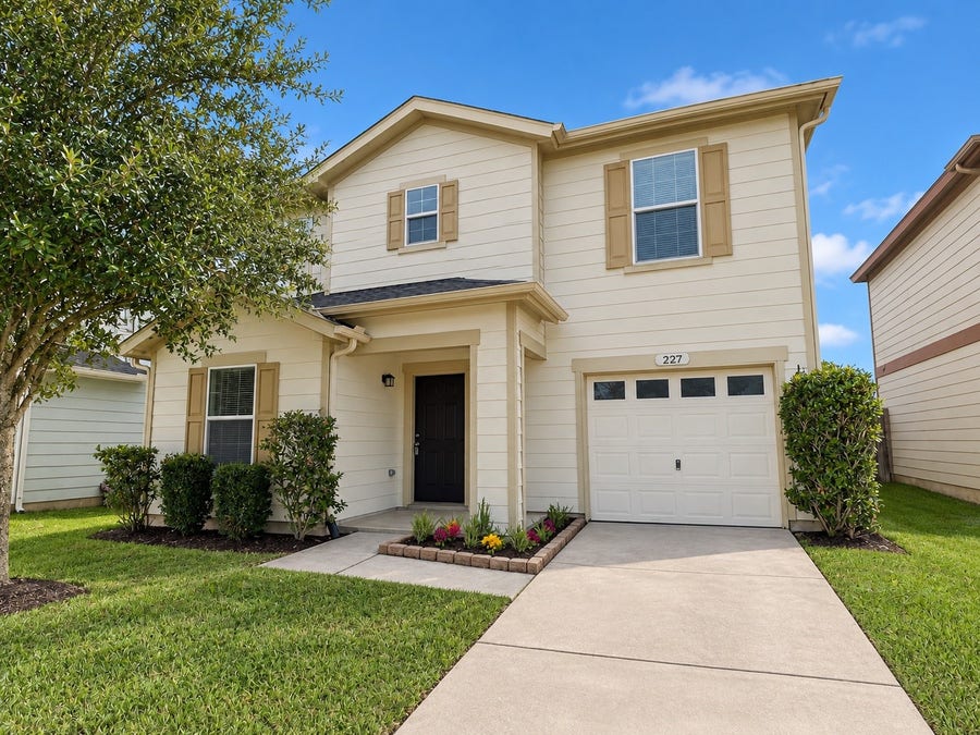 Property photo for 227 Silky Leaf Drive, Houston, TX