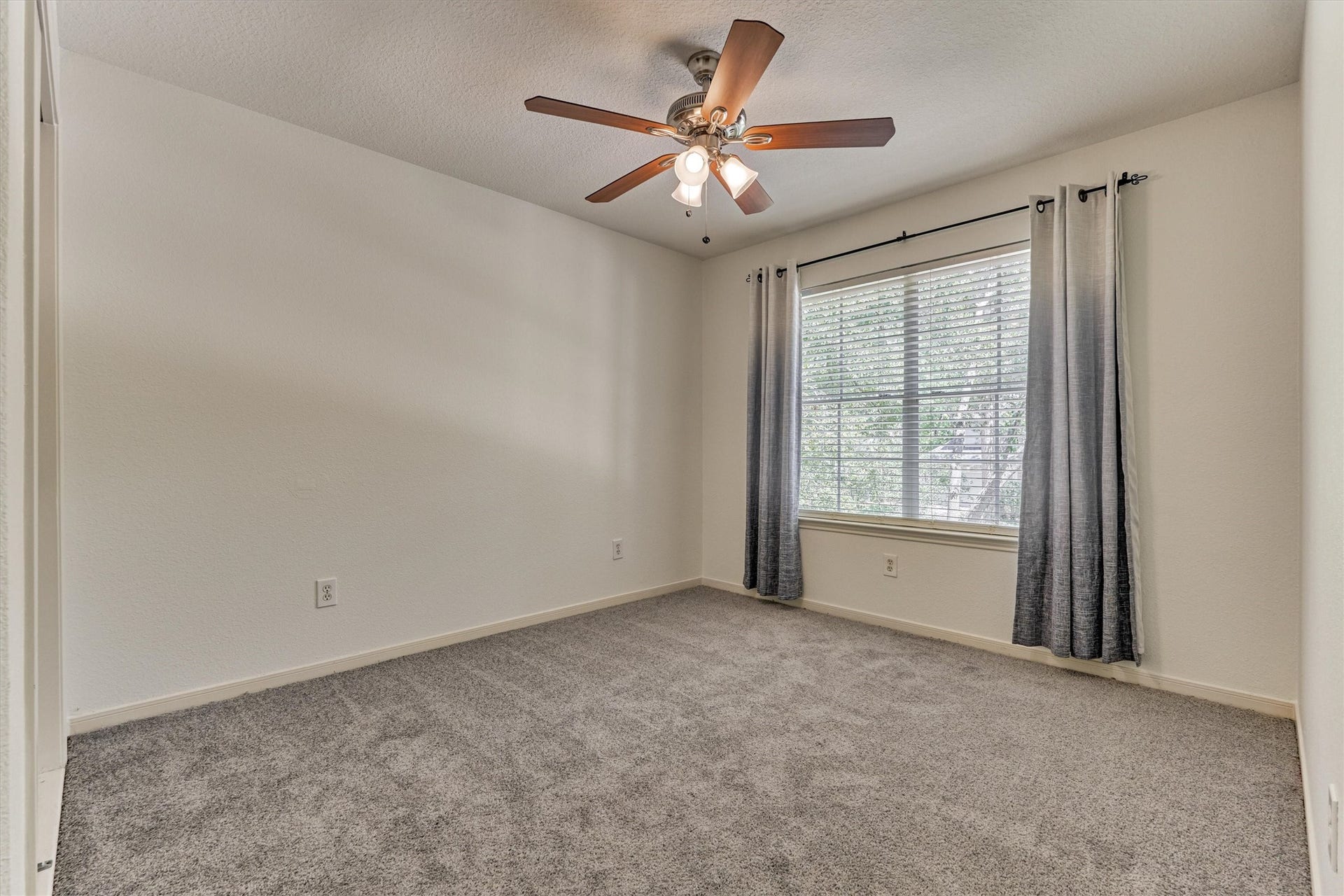 11 Vinca Trail, The Woodlands, TX 77382 Bedroom 4 located on the second floor. All new paint and carpet have just been added in the home.