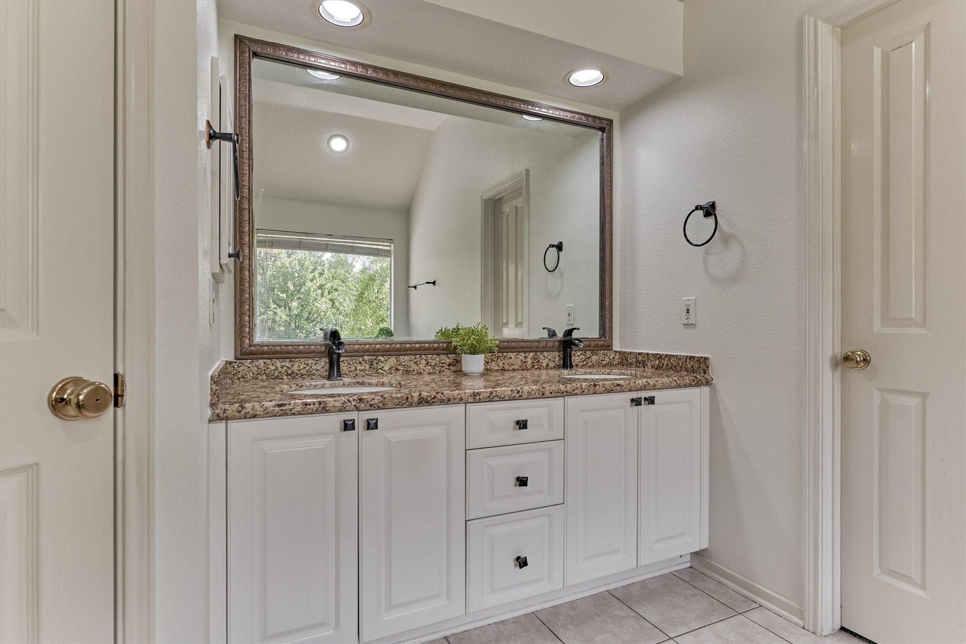 11 Vinca Trail, The Woodlands, TX 77382 The primary en suite vanity area.