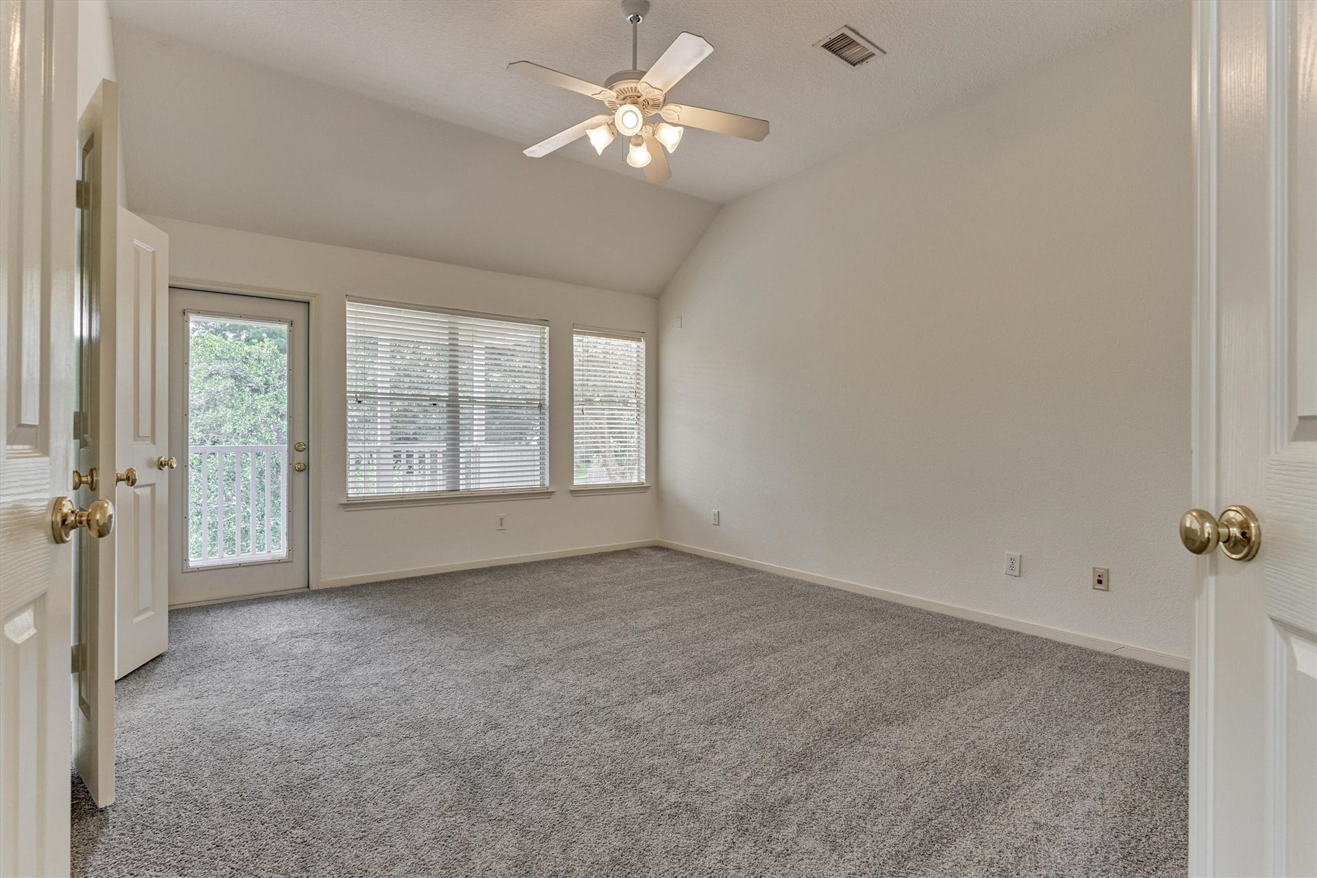 11 Vinca Trail, The Woodlands, TX 77382 The primary suite is located on the second floor and has all new carpet, high ceilings and fresh paint with a private balcony and views to the greenbelt.