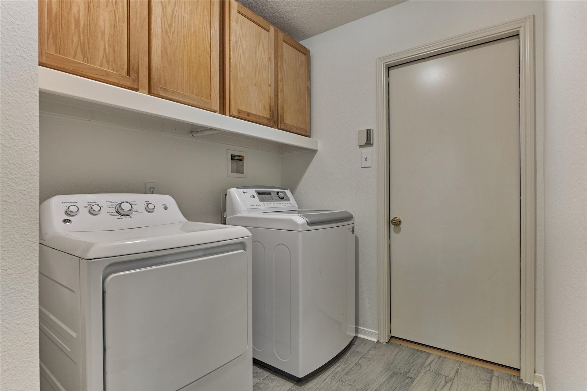 11 Vinca Trail, The Woodlands, TX 77382 The laundry room with washer and dryer that stay with the home!
