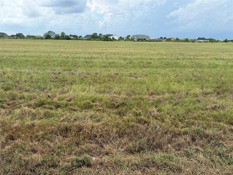 Property photo for 526 Chuckwagon Trail, Angleton, TX