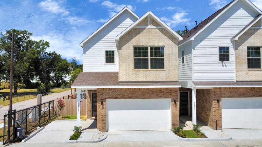 Property photo for 305 Queen Sude Lane, Houston, TX