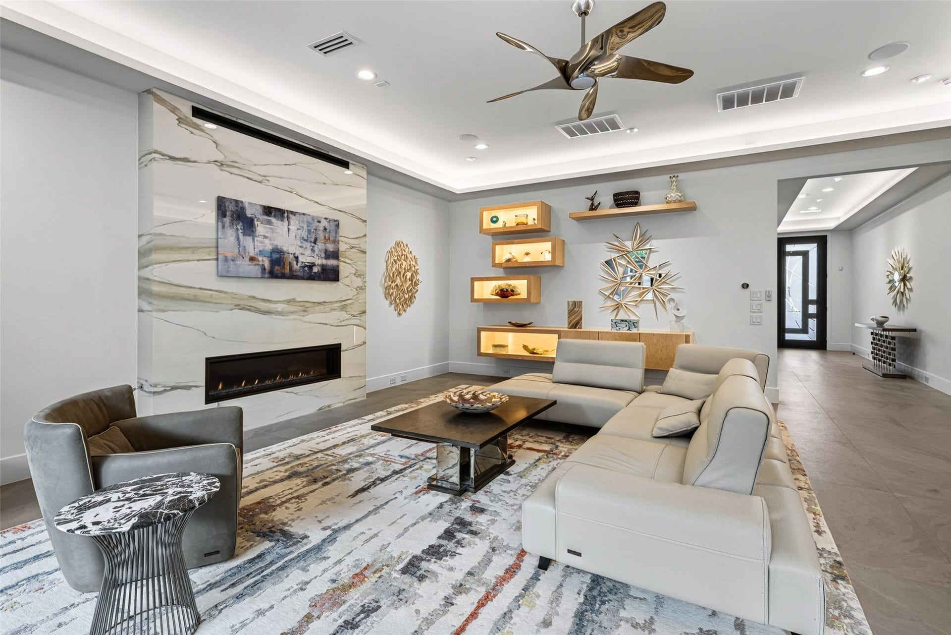 1716 Driscoll Street, Houston, TX 77019 The entire home has been outfitted with Minka ceiling fans.
