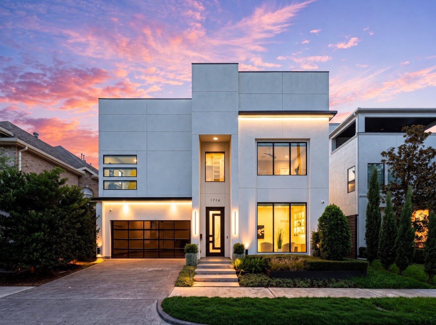 1716 Driscoll Street, Houston, TX 77019 1716 Driscoll is an exemplary lock and leave property located in the heart of River Oaks shopping district, offering prime walkability to a variety of restaurants, shopping, and entertainment.